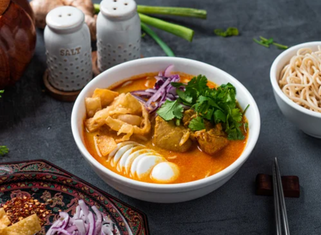 Ohn-no Khao Swè (Coconut Noodle Soup).